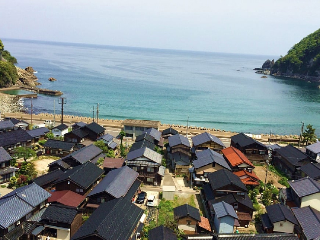 （展望施設「空の駅」から日本海を望む）